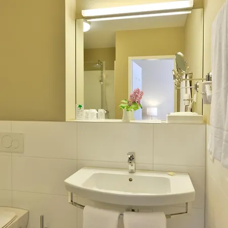 Invite Hauptbahnhof 3*